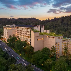 https://the-golden-crown-hotel.negombohotels.net